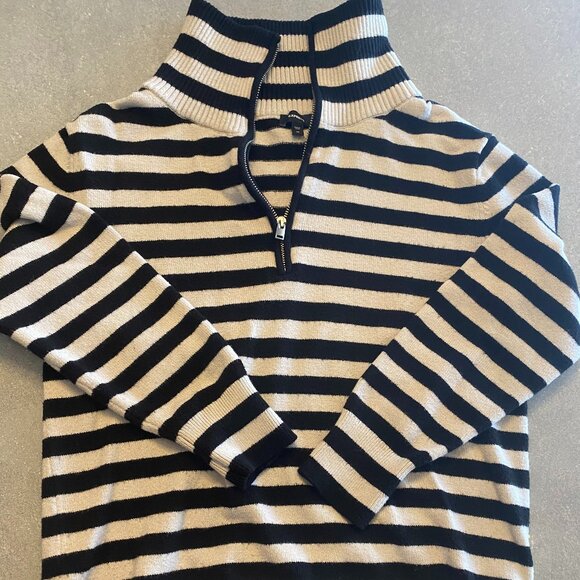 Express Sweaters - Express XS half ziip sweater - like new condition